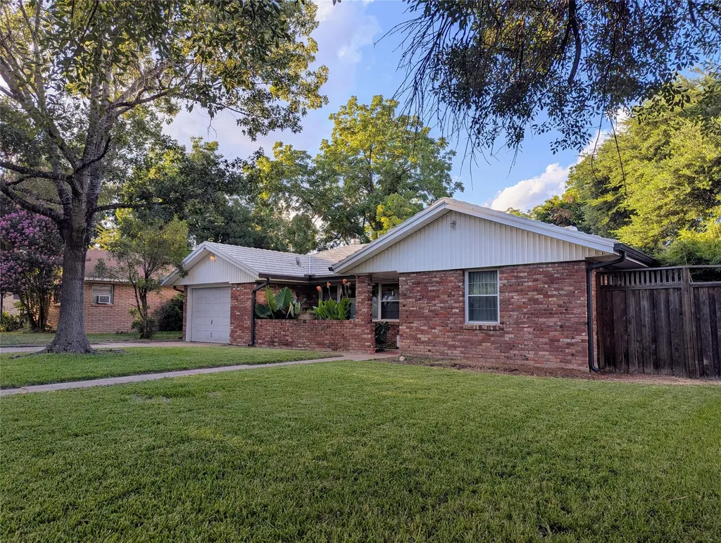 1610 Larkwood Drive Austin TX 78723
