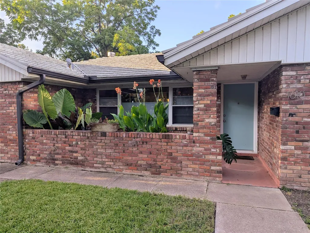 1610 Larkwood Drive Austin TX 78723