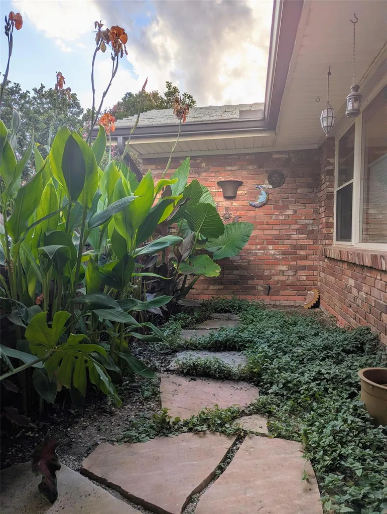 1610 Larkwood Drive Austin TX 78723