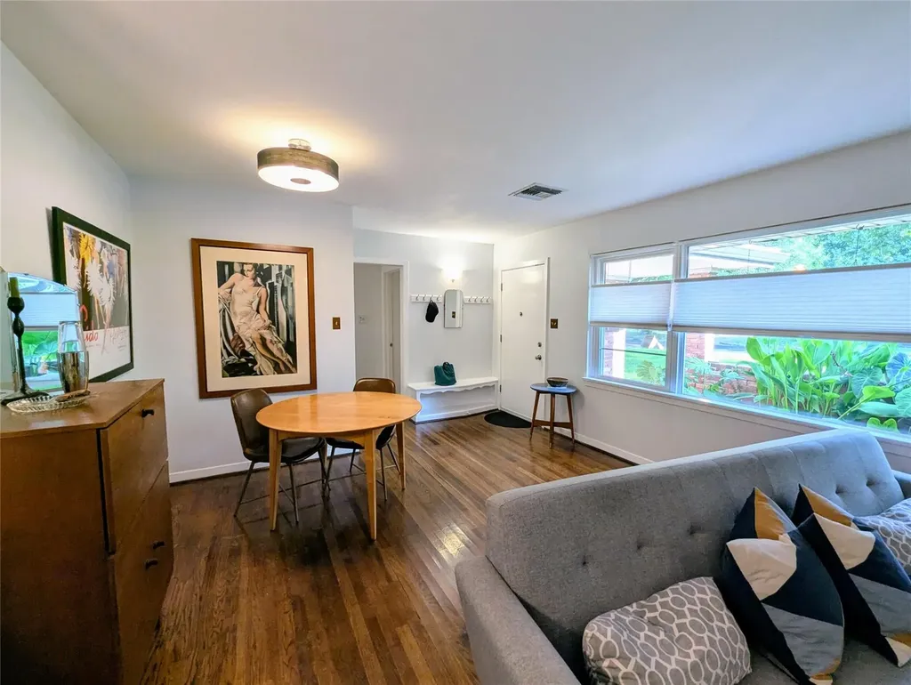 1610 Larkwood Drive Austin TX 78723