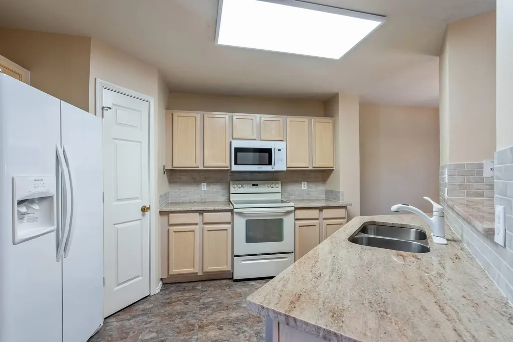 7704 Plateau Cove Lago Vista TX 78645
