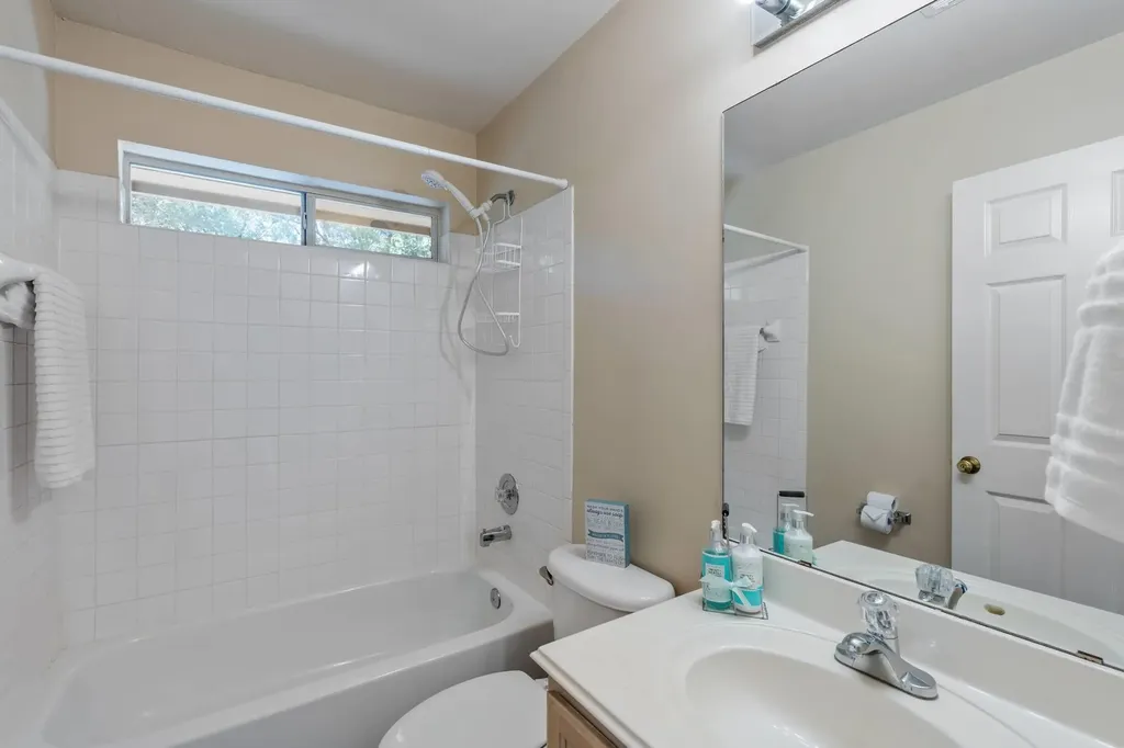 7704 Plateau Cove Lago Vista TX 78645
