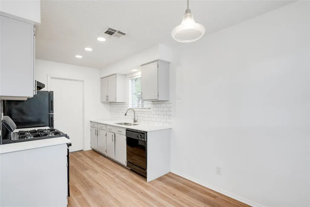 4410 Dove Springs Drive Austin TX 78744