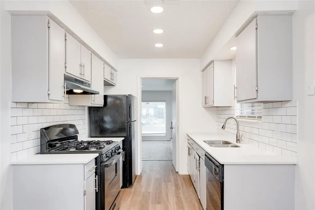 4410 Dove Springs Drive Austin TX 78744