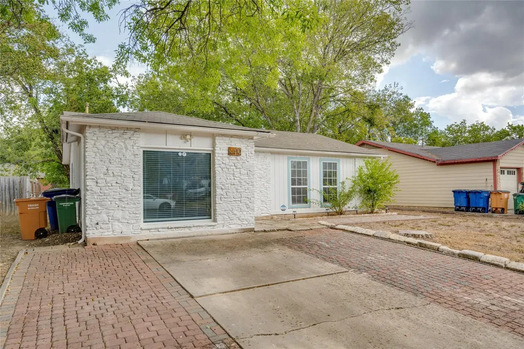 4410 Dove Springs Drive Austin TX 78744