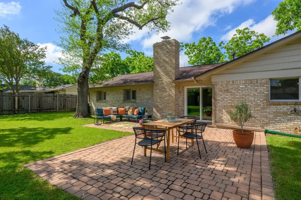 2210 Kenbridge Drive Austin TX 78757