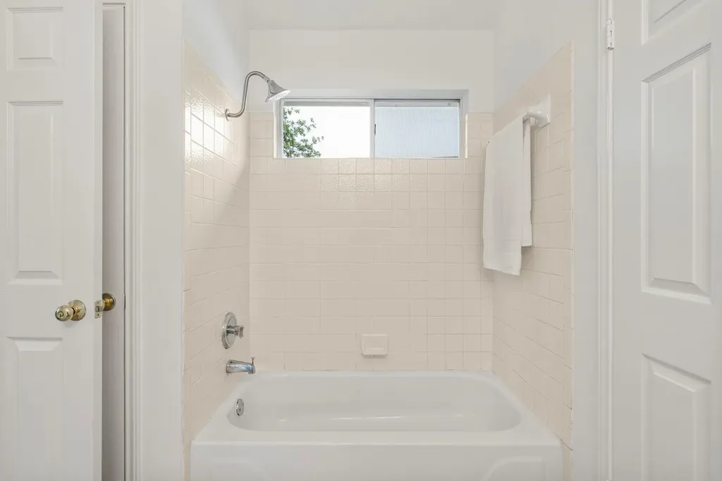 9109 Hoffman Cove Austin TX 78749