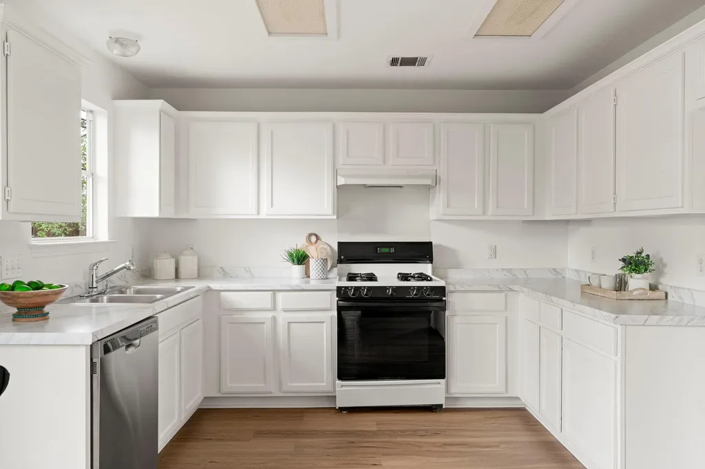 9109 Hoffman Cove Austin TX 78749