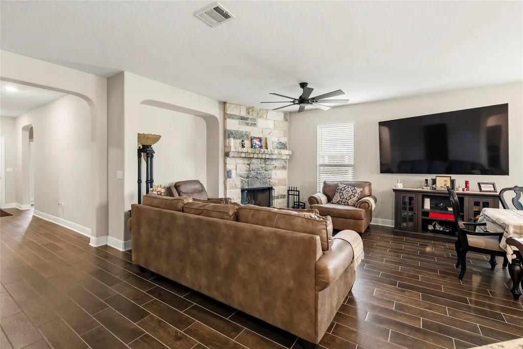 105 West Point Way Elgin TX 78621