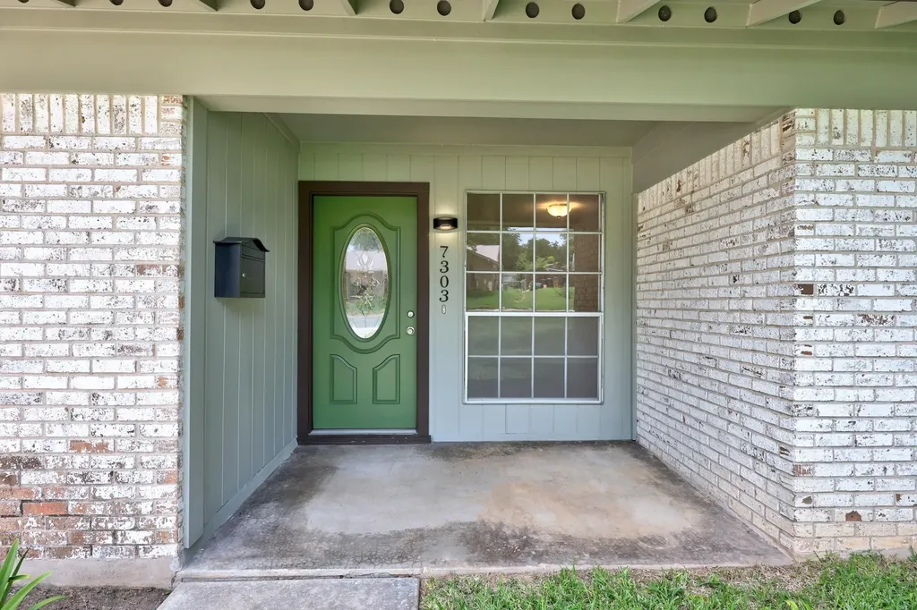 7303 Brookhollow Drive Austin TX 78752
