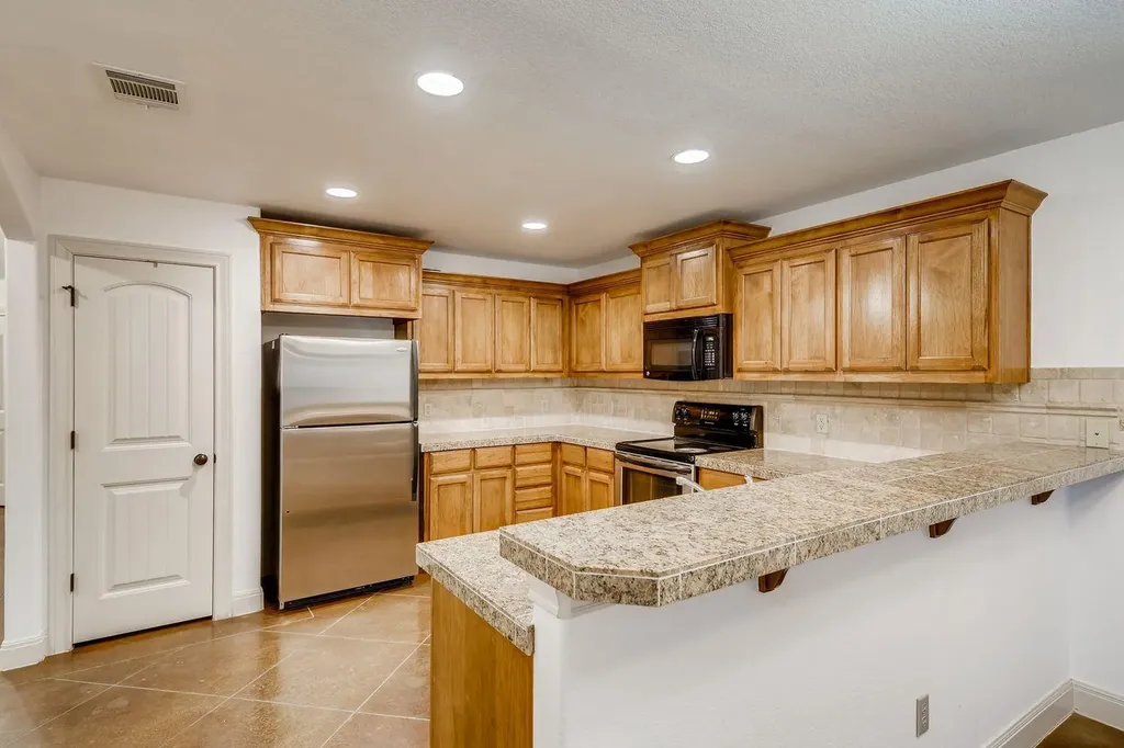 300 S Venture Boulevard S Lago Vista TX 78645