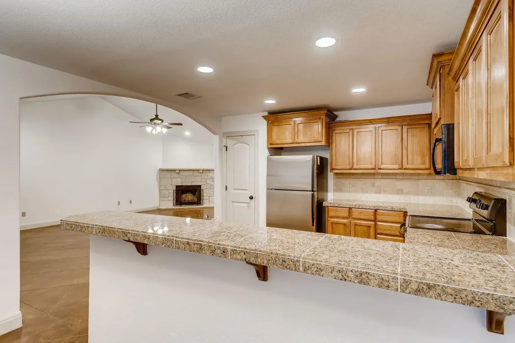 300 S Venture Boulevard S Lago Vista TX 78645