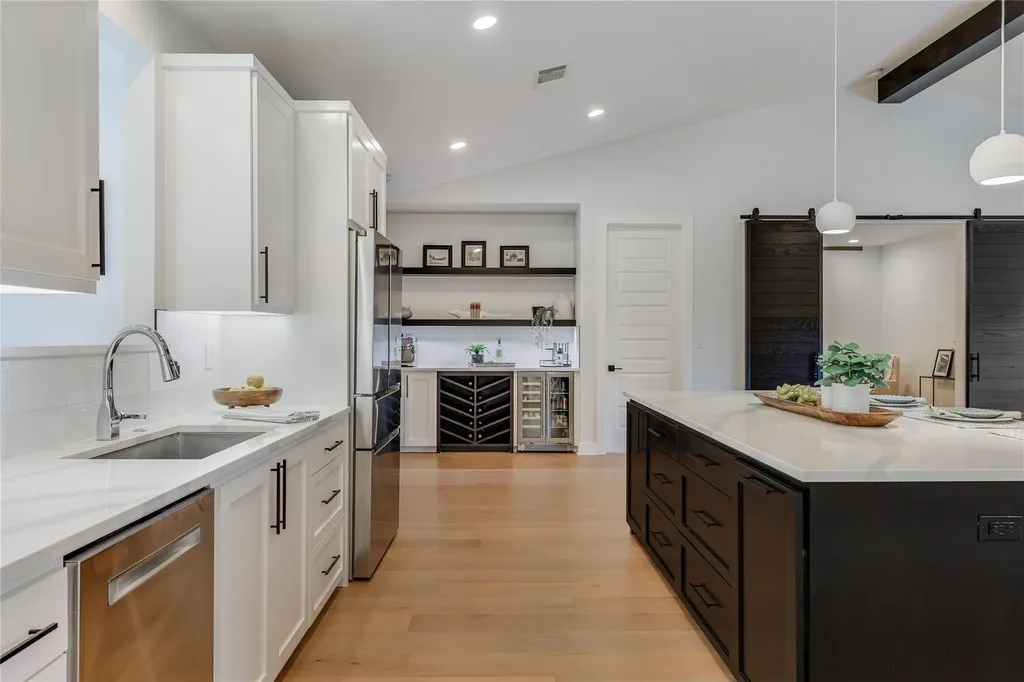 432 Venture Boulevard S Point Venture TX 78645