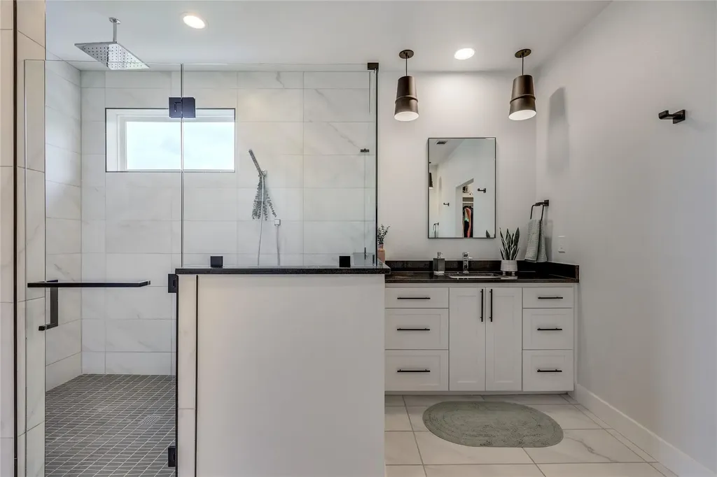 432 Venture Boulevard S Point Venture TX 78645