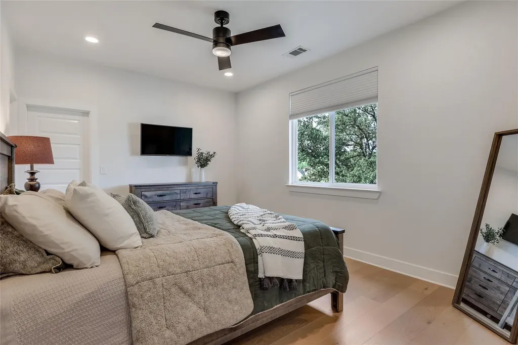 432 Venture Boulevard S Point Venture TX 78645