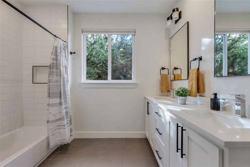 432 Venture Boulevard S Point Venture TX 78645