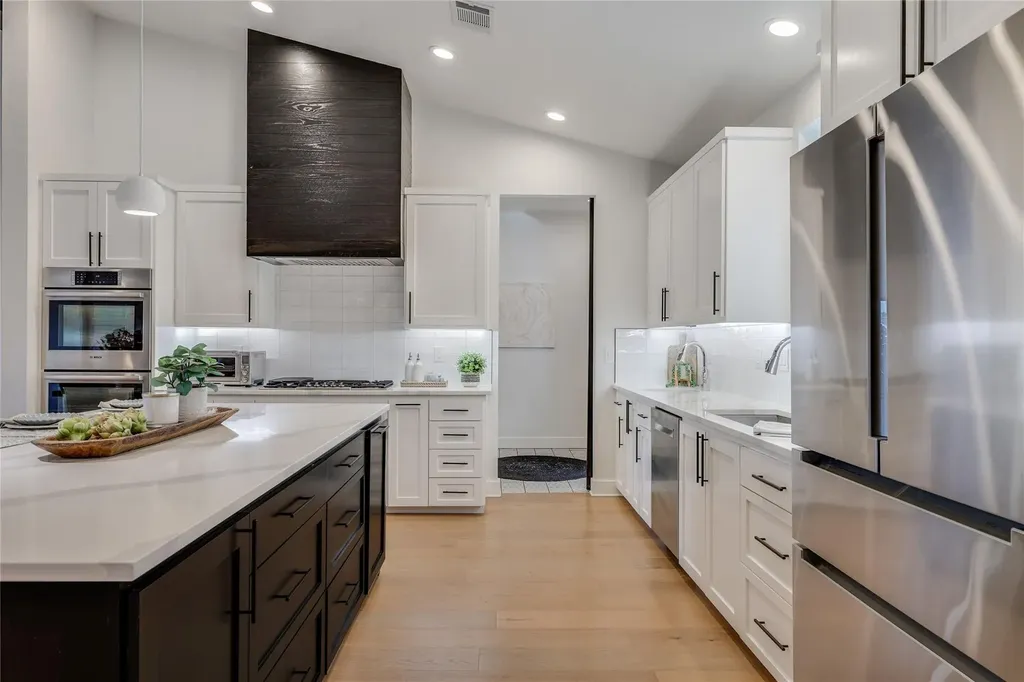 432 Venture Boulevard S Point Venture TX 78645