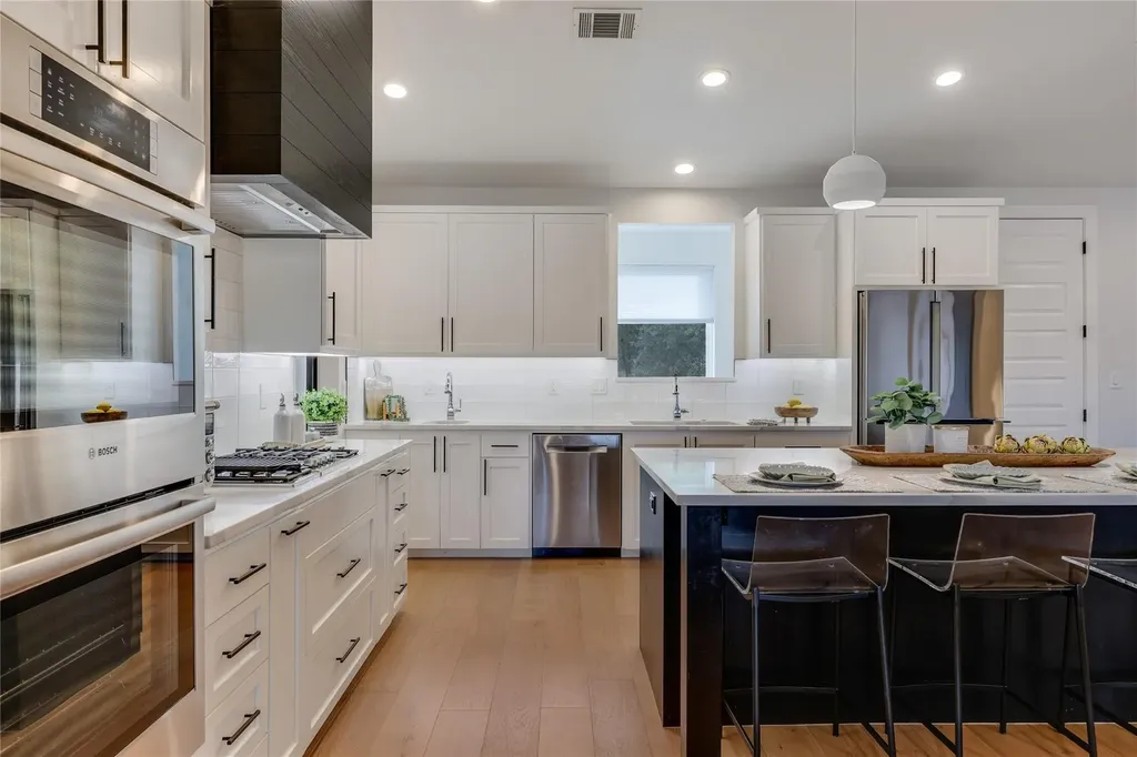 432 Venture Boulevard S Point Venture TX 78645