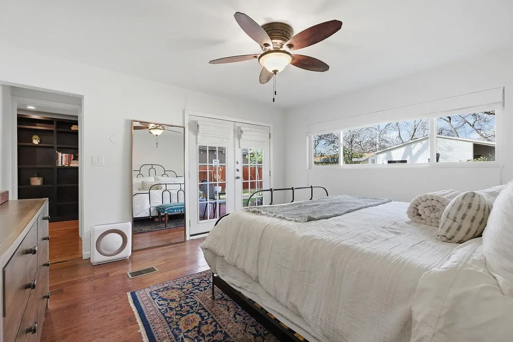 912 E 55th 1/2 Street Austin TX 78751