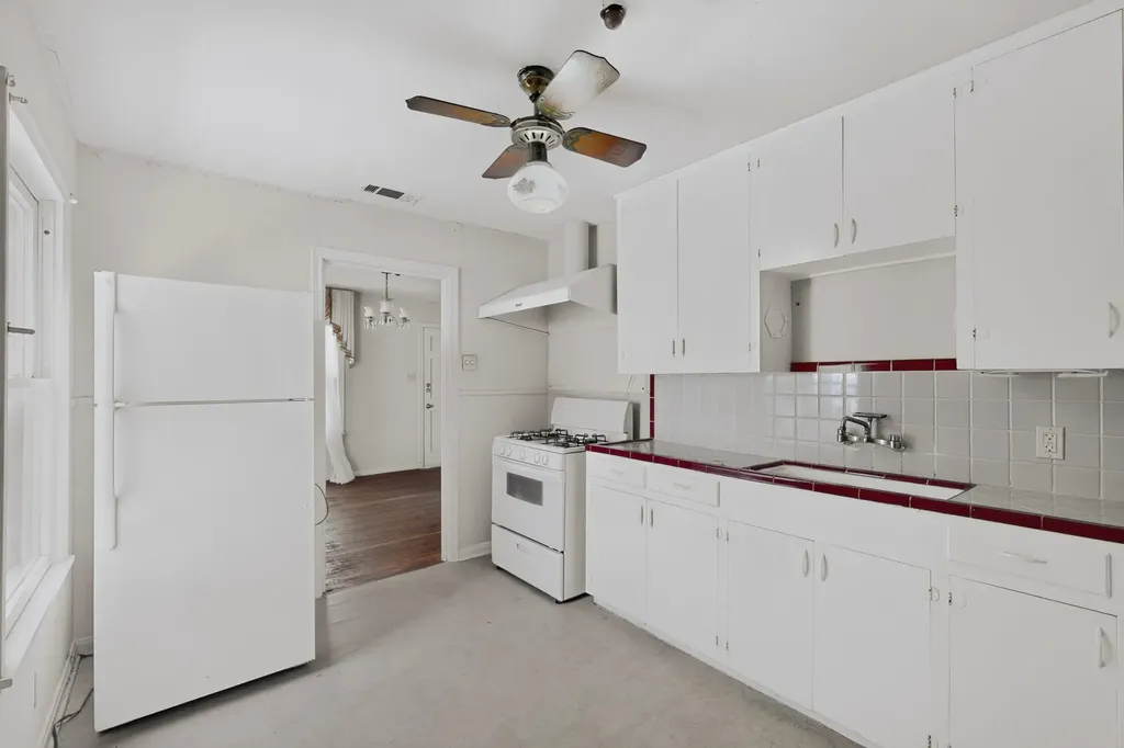 4703 Leslie Avenue Austin TX 78721