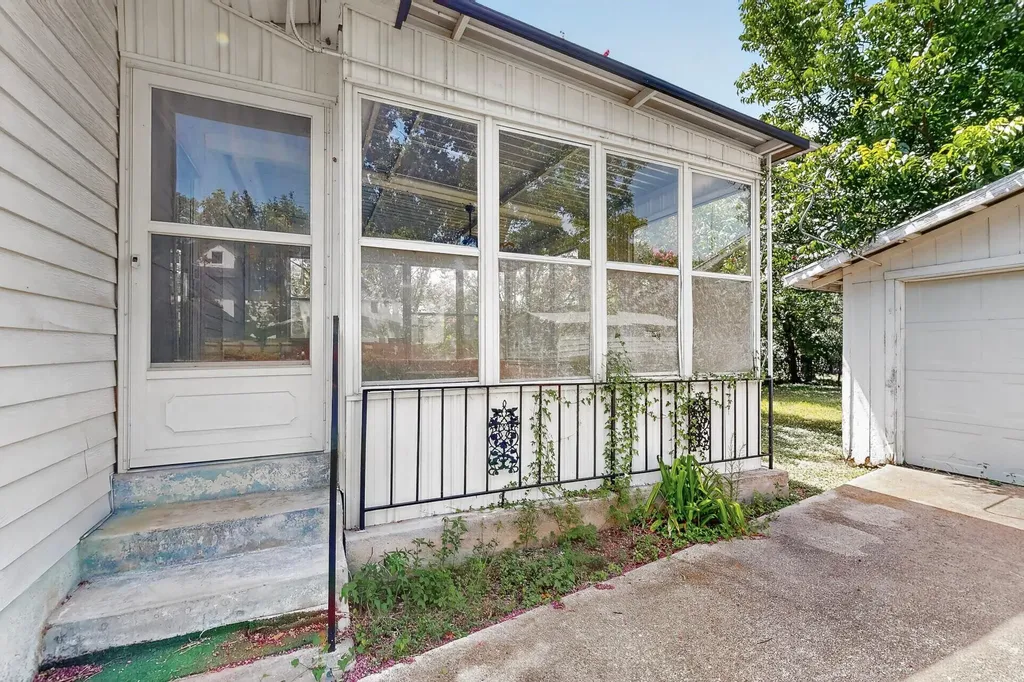 4703 Leslie Avenue Austin TX 78721