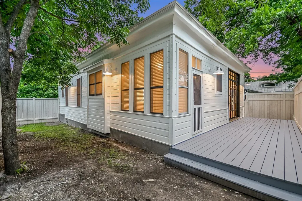 1711 Eva Street Austin TX 78704