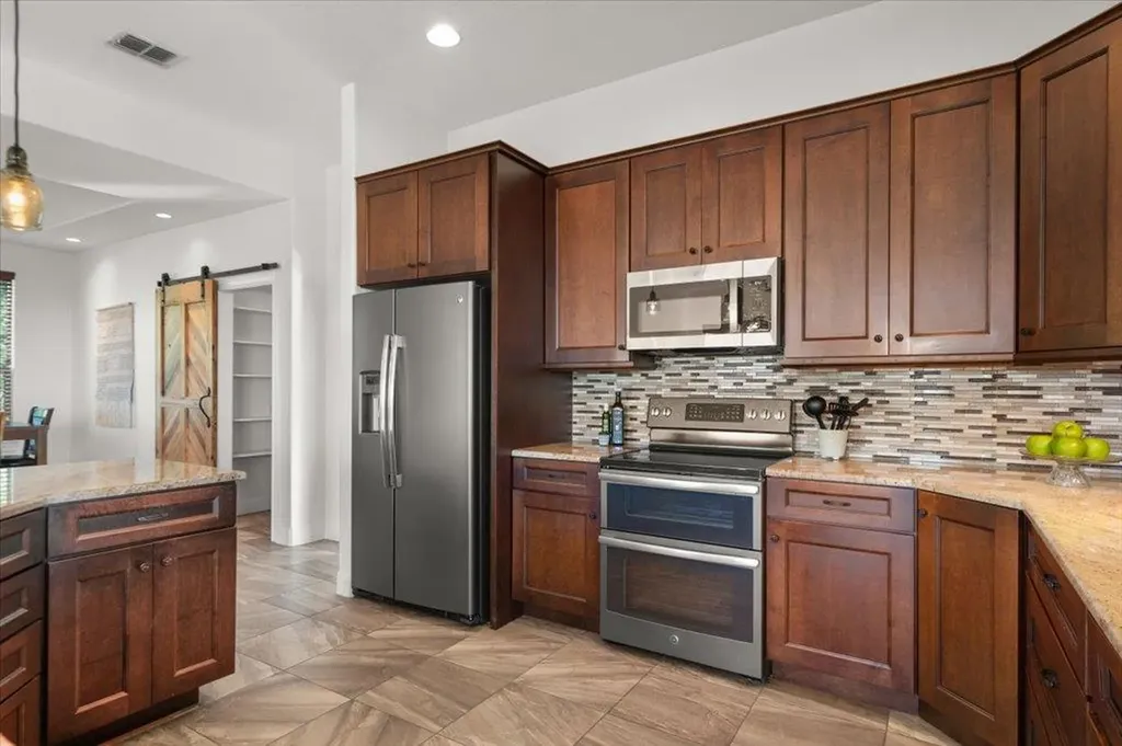 406 Rogart Drive Spicewood TX 78669