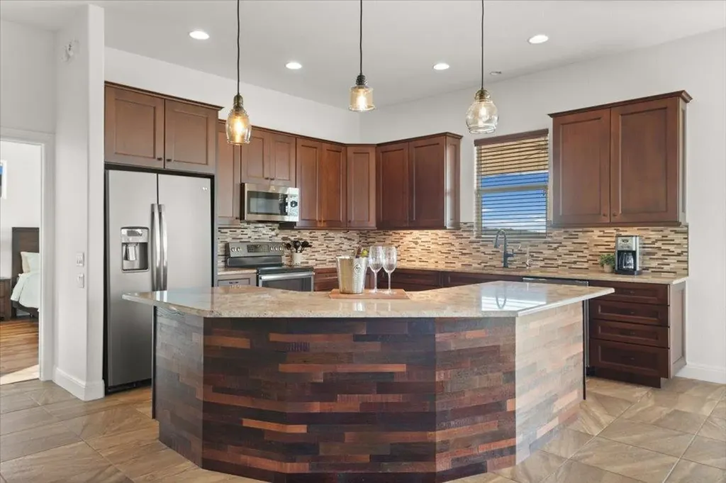 406 Rogart Drive Spicewood TX 78669