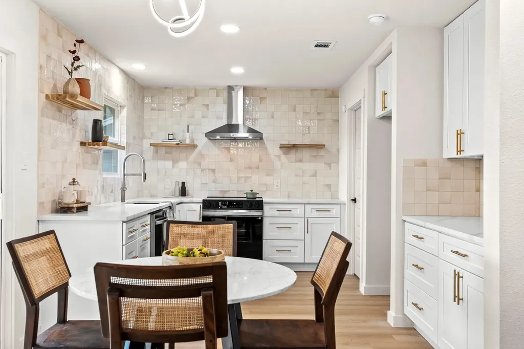 2107 Cindy Lane Austin TX 78727