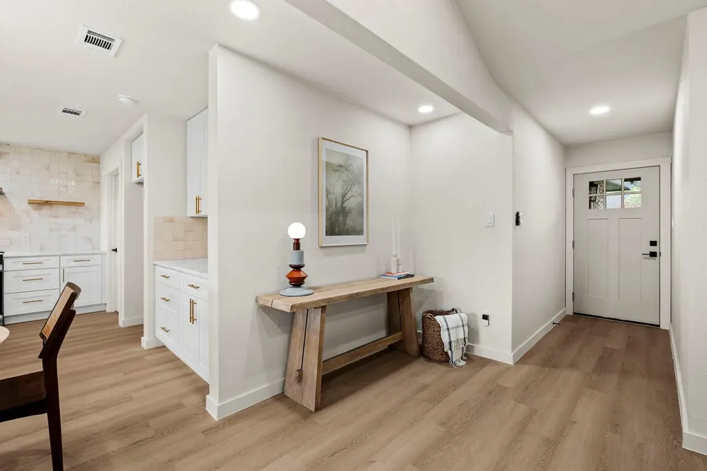 2107 Cindy Lane Austin TX 78727