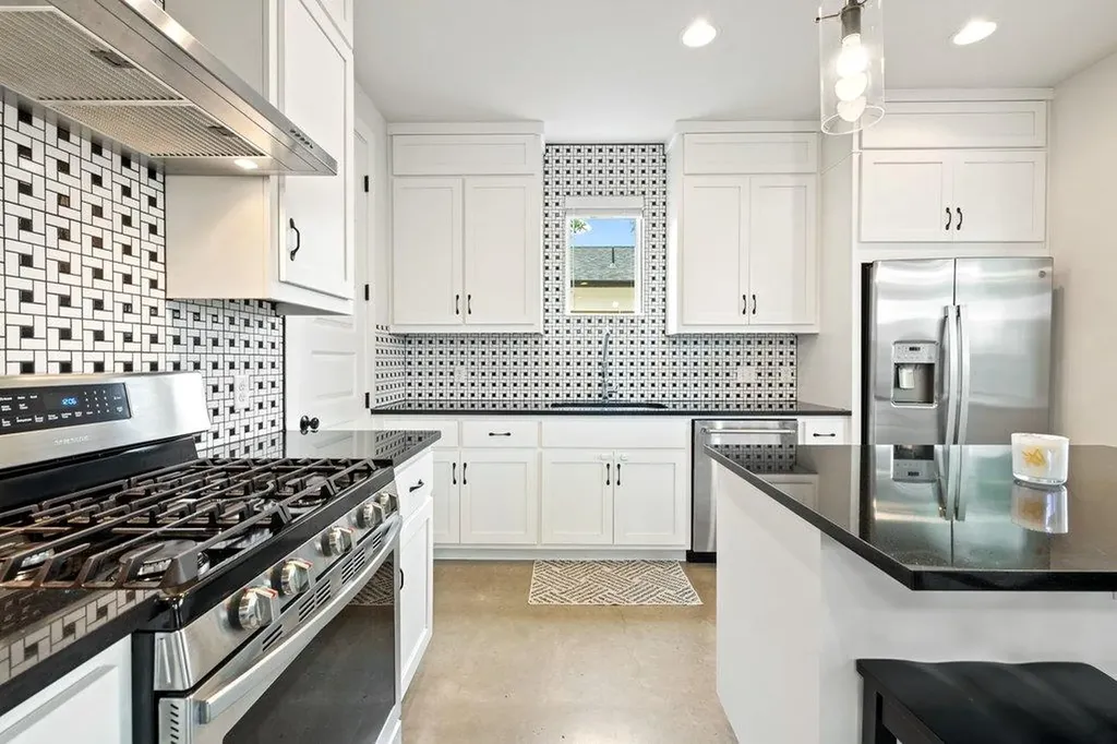1182 Ridgeway Drive Austin TX 78702
