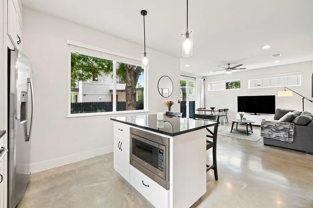 1182 Ridgeway Drive Austin TX 78702
