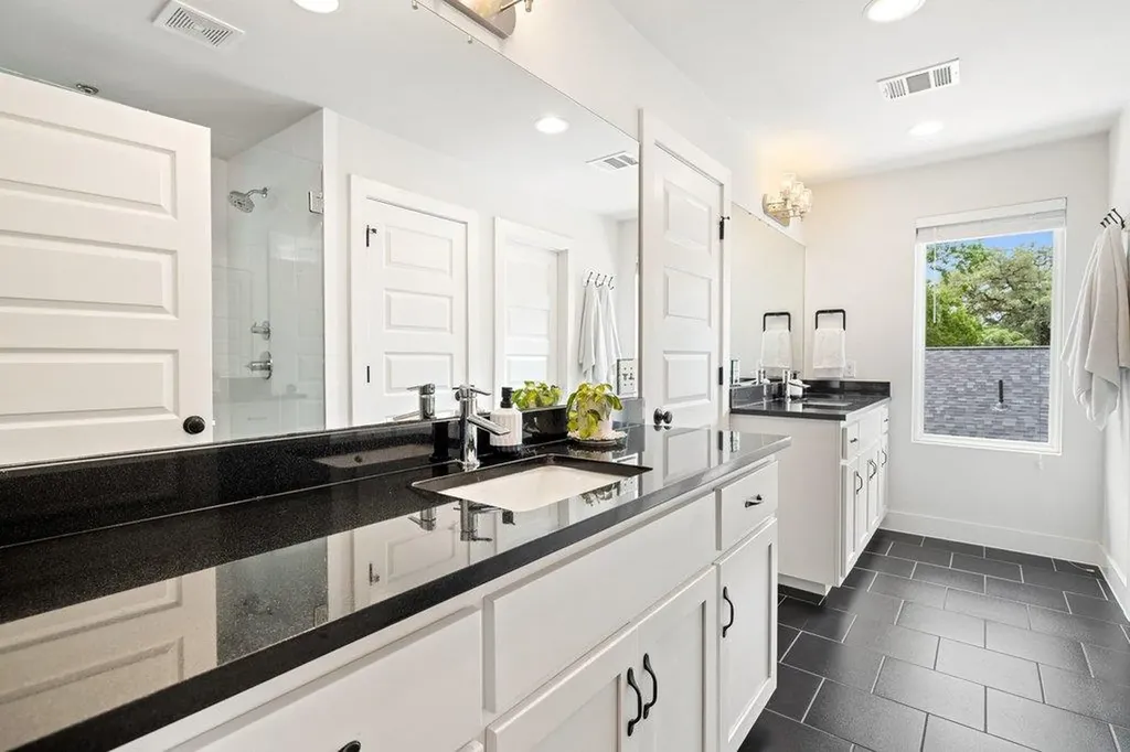 1182 Ridgeway Drive Austin TX 78702
