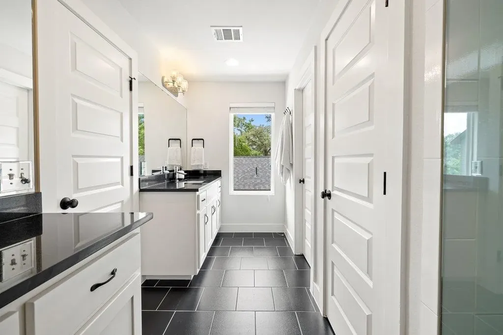 1182 Ridgeway Drive Austin TX 78702