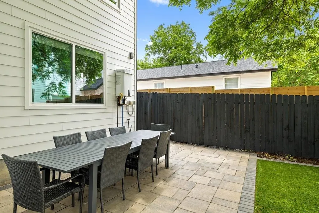 1182 Ridgeway Drive Austin TX 78702