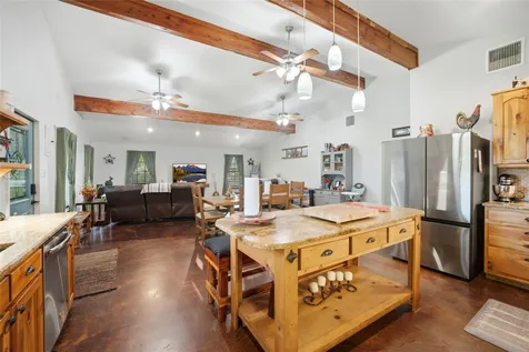 318 Grey Wolf Lane Bastrop TX 78602