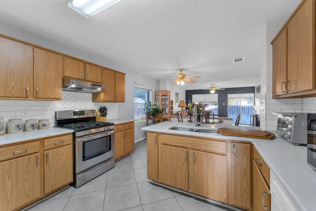 302 Debora Drive Georgetown TX 78628