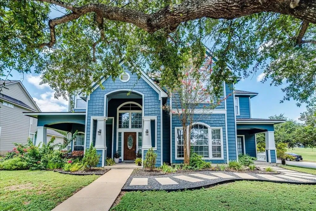 1077 Fairway Kyle TX 78640