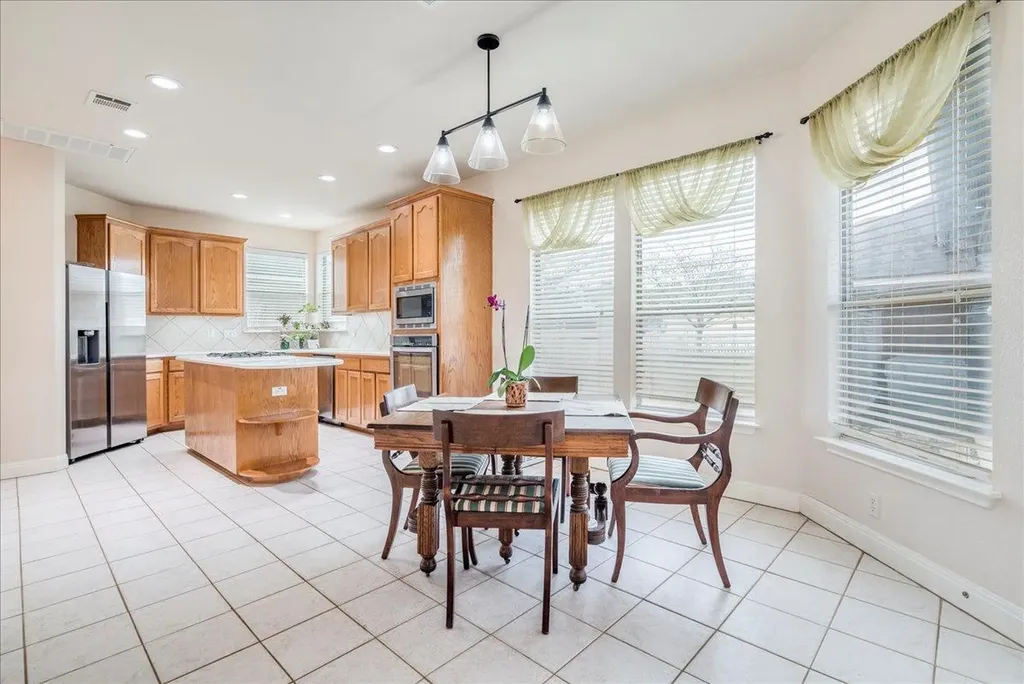1077 Fairway Kyle TX 78640