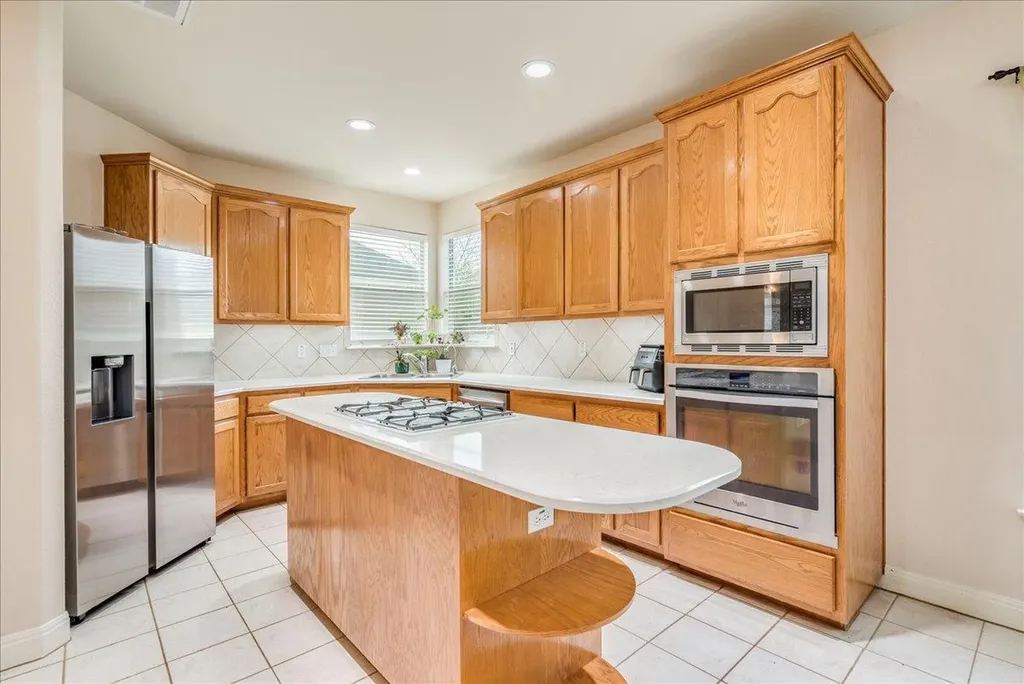 1077 Fairway Kyle TX 78640