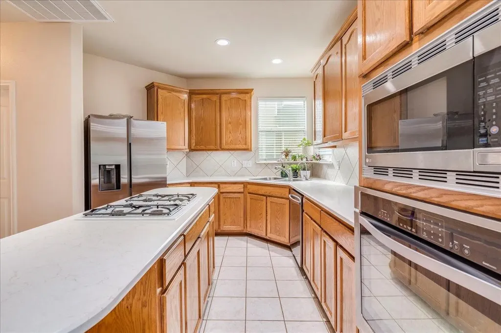 1077 Fairway Kyle TX 78640