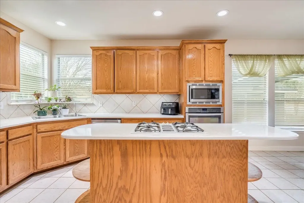 1077 Fairway Kyle TX 78640