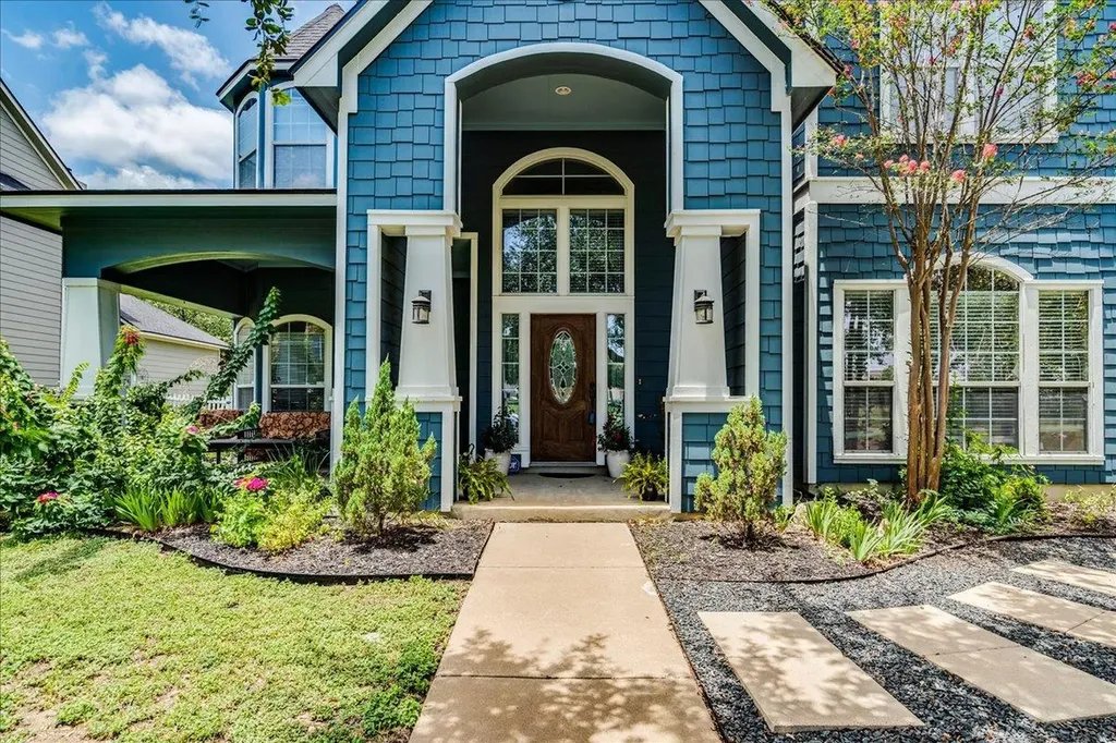 1077 Fairway Kyle TX 78640