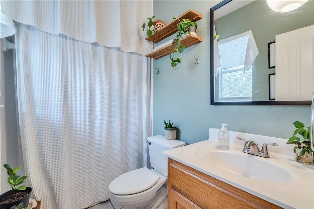 1077 Fairway Kyle TX 78640