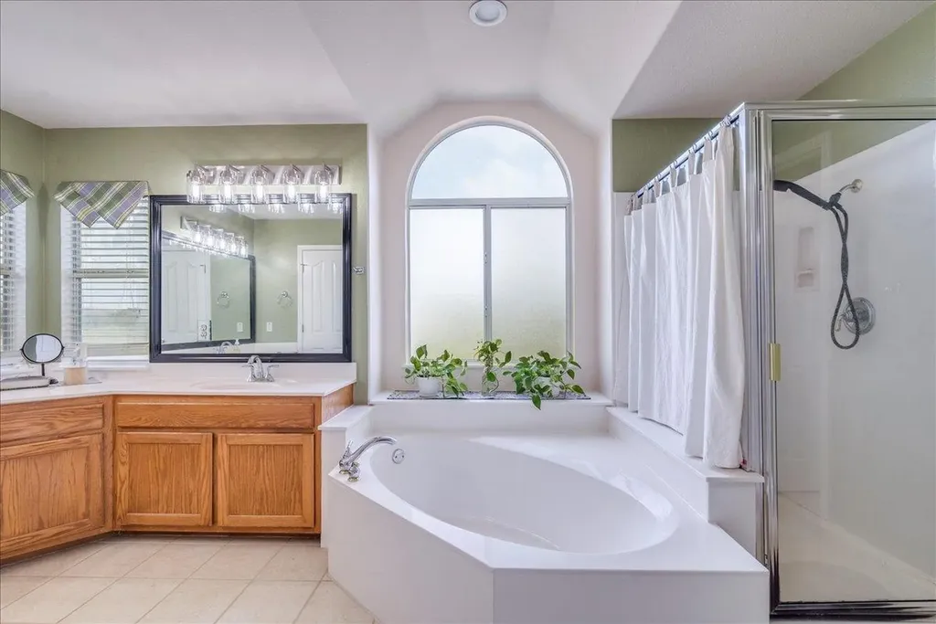 1077 Fairway Kyle TX 78640