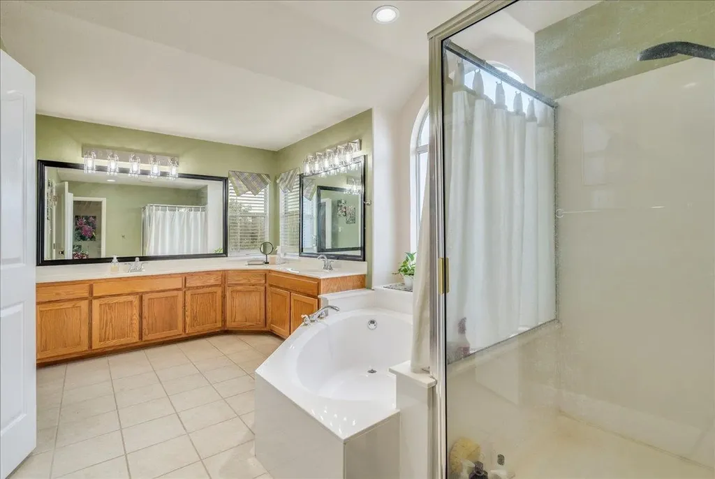 1077 Fairway Kyle TX 78640
