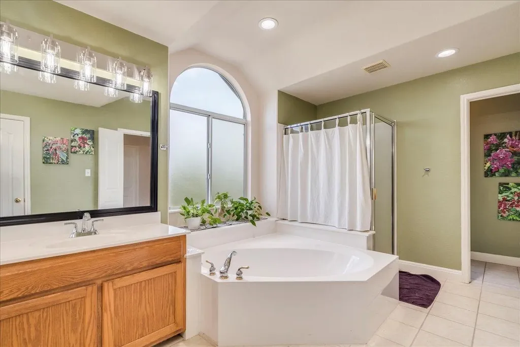 1077 Fairway Kyle TX 78640