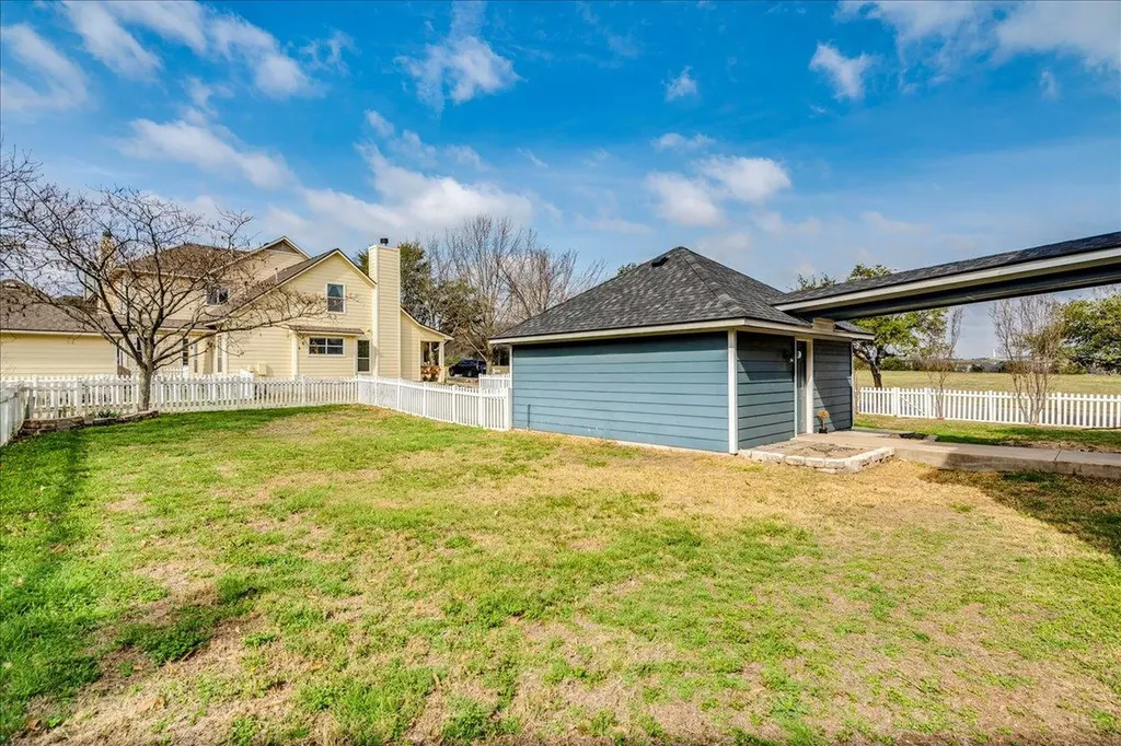 1077 Fairway Kyle TX 78640