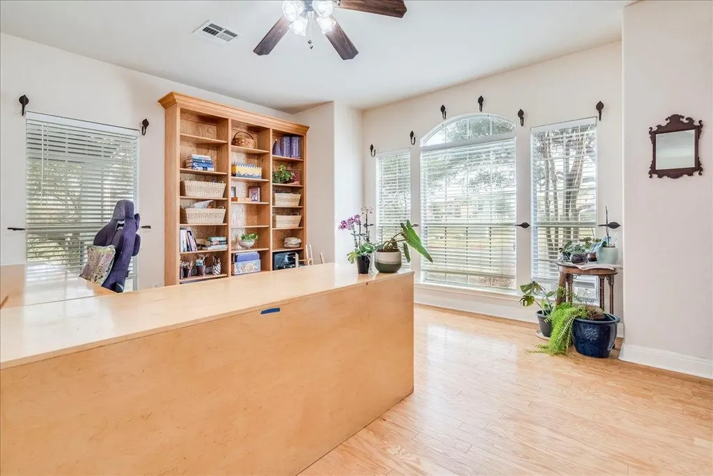 1077 Fairway Kyle TX 78640