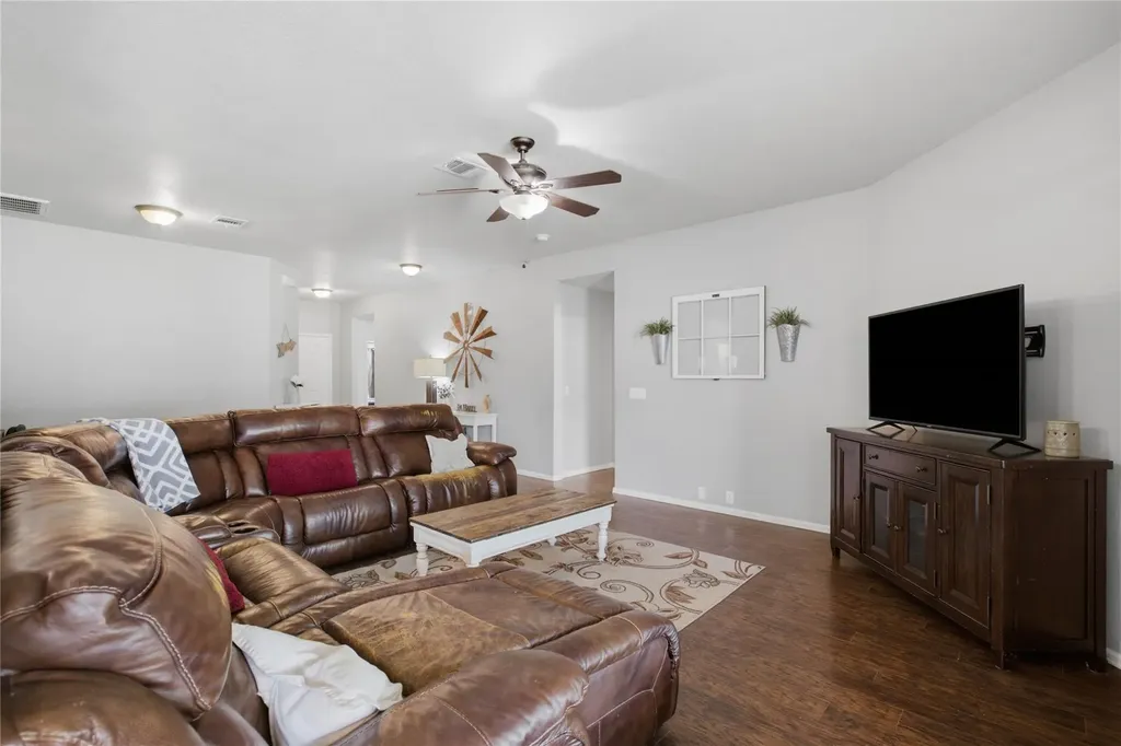 664 Hometown Parkway Kyle TX 78640